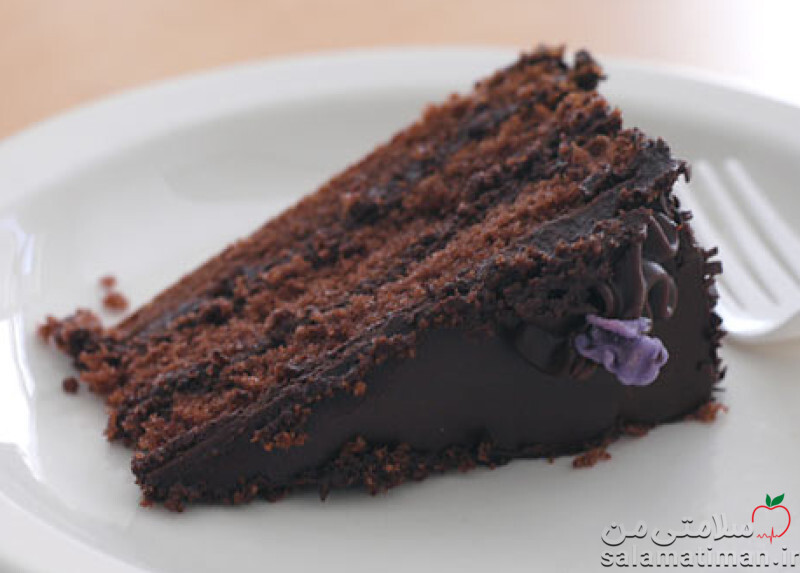 کیک شکلاتی با روکش شکلاتی